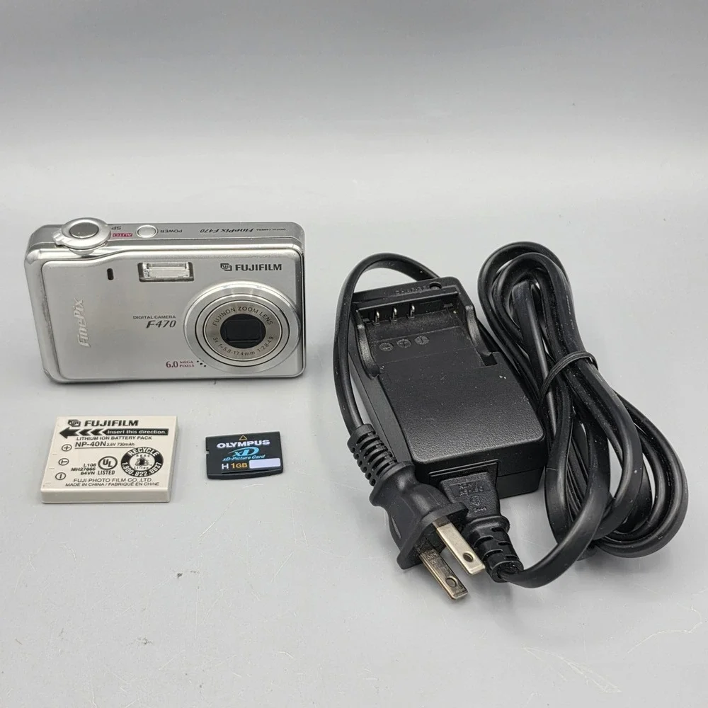 Fujifilm FinePix F470 6.0 MP Digital Camera Silver W/ OEM Charger & Battery 16MB